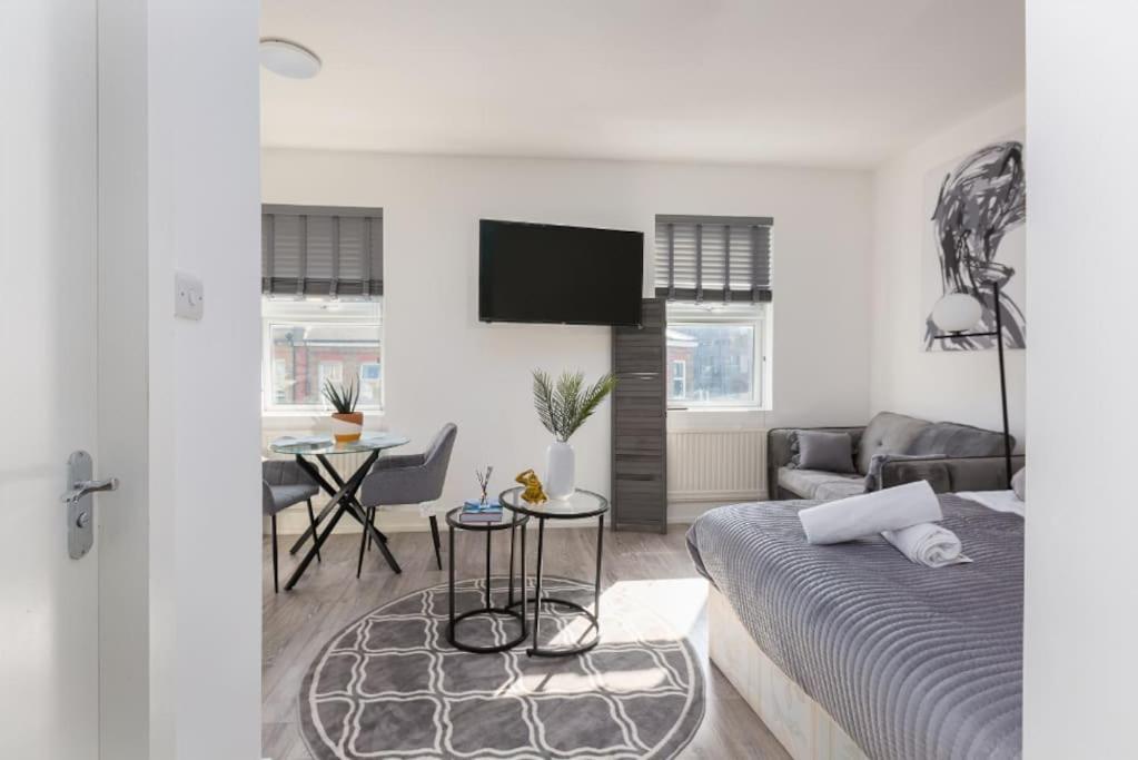 לונדון Studio Apt, 8 Min Walk From Tube 3 מראה חיצוני תמונה