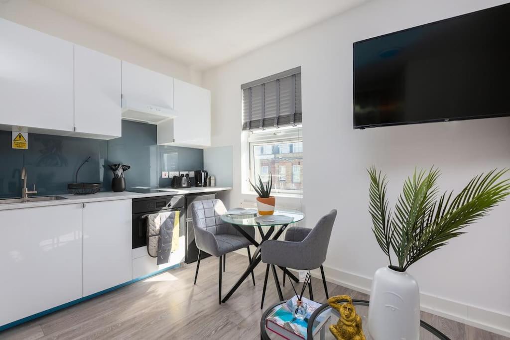 לונדון Studio Apt, 8 Min Walk From Tube 3 מראה חיצוני תמונה